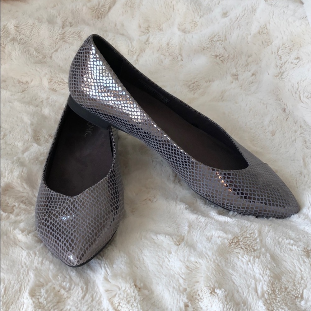 Vionic ballet flat